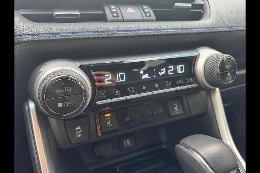 Toyota RAV4 2.5 Hybrid Bi-Tone Plus | JBL, Dodehoekherkenning, Parkeersensoren, Stoel + Stuurverwarming, 360 Camera Toyota RAV4 2.5 Hybrid Bi-Tone Plus | JBL, Dodehoekherkenning, Parkeersensoren, Stoel + Stuurverwarming, 360 Camera