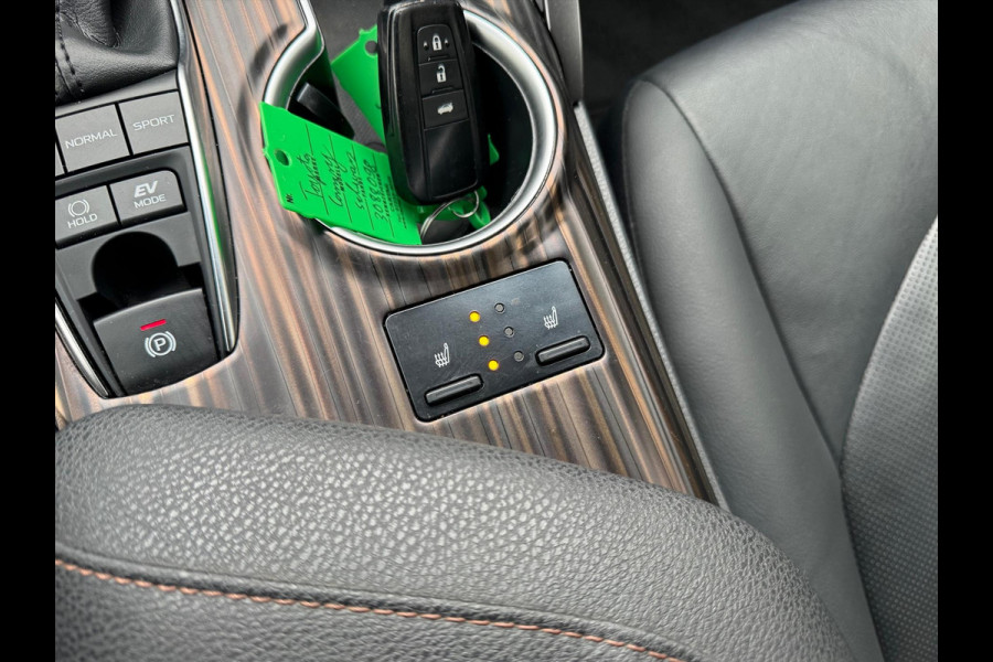 Toyota Camry 2.5 Hybrid Executive | Leer, Stoelverwarming, Elektrische achterklep, Dodehoekherkenning, Parkeersensoren, 18 inch, Keyless