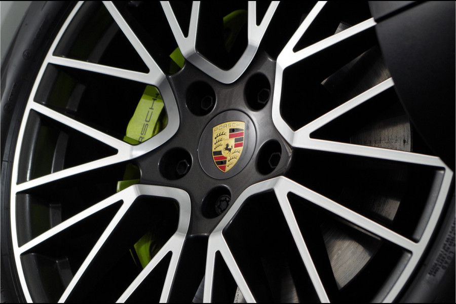 Porsche Cayenne 3.0 E-Hybrid Platinum Edition > 463pk/Pano./Chrono Sport/RS Spyder 21inch/Active Suspension