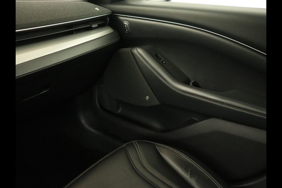Ford Mustang Mach-E RWD 75 kWh | Leder | Stoelverwarming | 360 Camera | Adaptive cruise | B&O Sound | Stuurverwarming | Carplay | Navigatie Ford Mustang Mach-E RWD 75 kWh | Leder | Stoelverwarming | 360 Camera | Adaptive cruise | B&O Sound | Stuurverwarming | Carplay | Navigatie