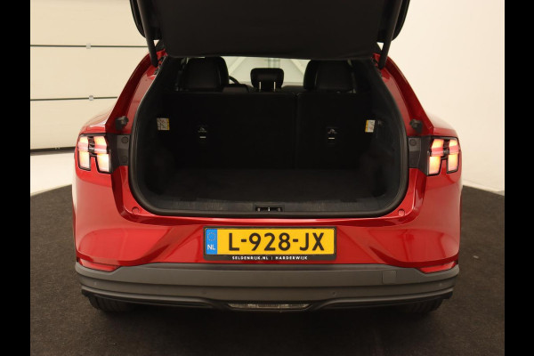 Ford Mustang Mach-E RWD 75 kWh | Leder | Stoelverwarming | 360 Camera | Adaptive cruise | B&O Sound | Stuurverwarming | Carplay | Navigatie Ford Mustang Mach-E RWD 75 kWh | Leder | Stoelverwarming | 360 Camera | Adaptive cruise | B&O Sound | Stuurverwarming | Carplay | Navigatie