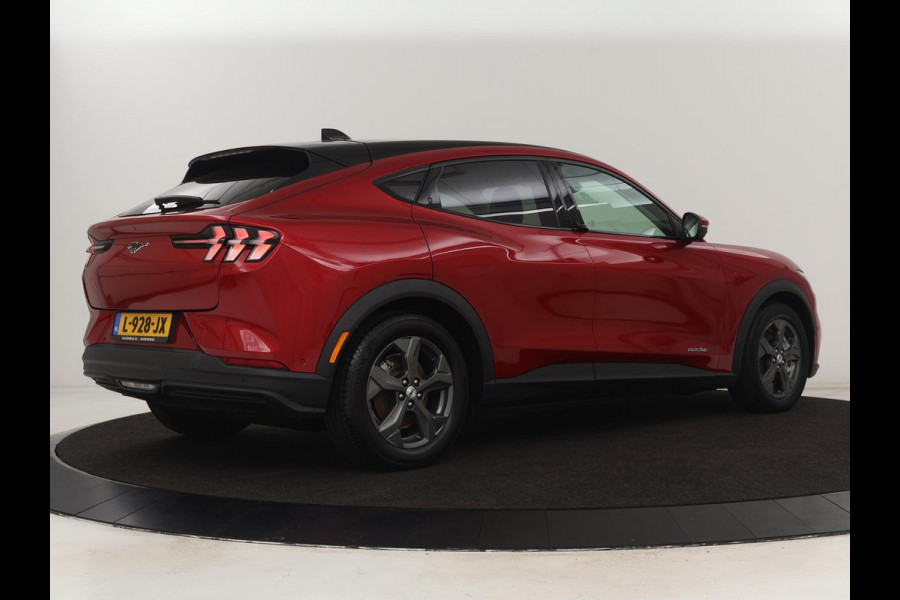 Ford Mustang Mach-E RWD 75 kWh | Leder | Stoelverwarming | 360 Camera | Adaptive cruise | B&O Sound | Stuurverwarming | Carplay | Navigatie Ford Mustang Mach-E RWD 75 kWh | Leder | Stoelverwarming | 360 Camera | Adaptive cruise | B&O Sound | Stuurverwarming | Carplay | Navigatie