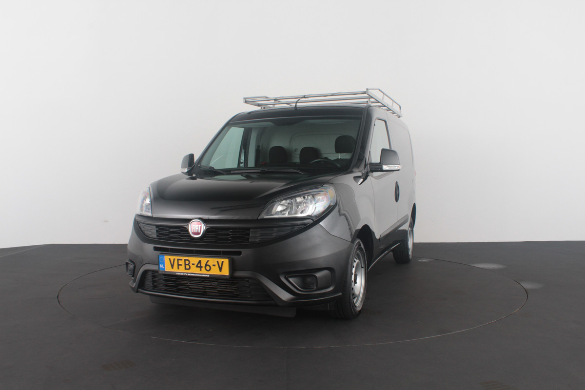 Fiat Dobló Cargo 1.6 MJ L1H1 105pk > Trekhaak/imperiaal/Cruise/3-zit/navi Fiat Dobló Cargo 1.6 MJ L1H1 105pk > Trekhaak/imperiaal/Cruise/3-zit/navi