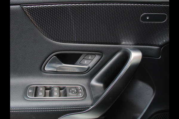 Mercedes-Benz A-Klasse 200 163pk DCT Progressive Navigatie Parkeersensoren Camera Cruise Control Stoelverwarming Ledverlichting Climate Control