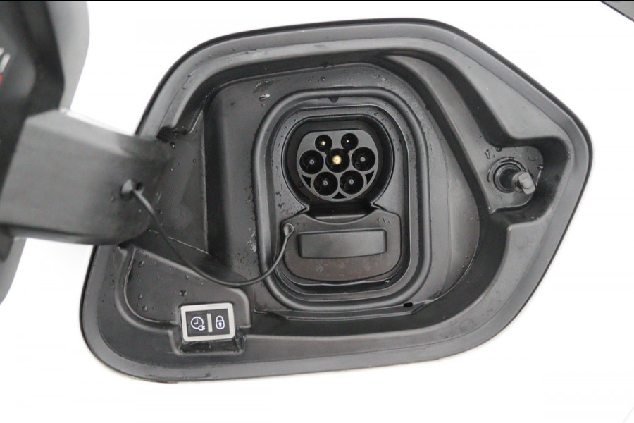 Opel CORSA-E Edition 50 kWh*3FASE*CRUISE*ECC*NAVI*CARPLAY* Opel CORSA-E Edition 50 kWh*3FASE*CRUISE*ECC*NAVI*CARPLAY*