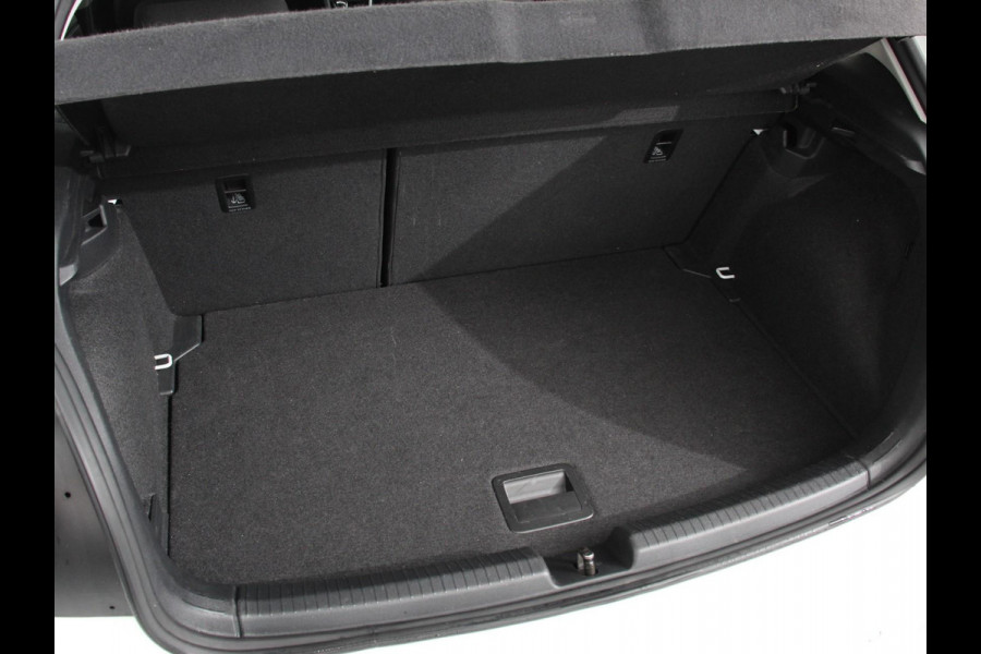Volkswagen Polo 1.0 TSI 110pk DSG Style | Navigatie | LED | Adaptive cruise control | Apple carplay/ Android auto | Parkeersensoren | Verwarmde voorstoelen | Radio/ DAB | Lichtmetalen velgen