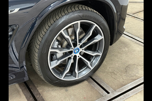 BMW X3 XDrive30e High Executive | Shadow Line | M-Sport | Pano | 20' inch | LED | Camera BMW X3 XDrive30e High Executive | Shadow Line | M-Sport | Pano | 20' inch | LED | Camera