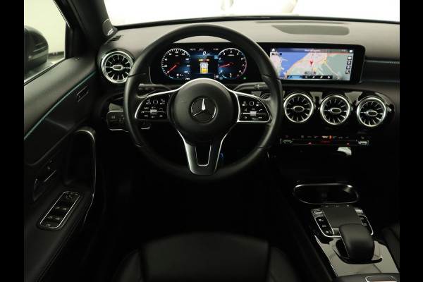 Mercedes-Benz A-Klasse 250 Advantage | Stoelverwarming | Sfeerverlichting |  Leder | Camera | Navigatie | Widescreen | LED | Cruise Control | Burmester Sound