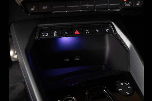 Audi A3 Sportback 35 TFSI S edition / 150pk / Panorama dak / Sonos / Achteruitrij camera /