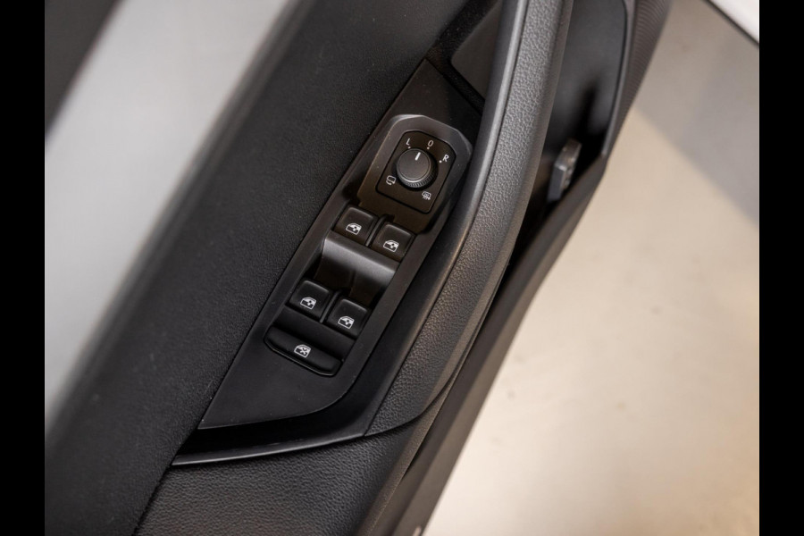 Škoda Karoq 1.5 TSI ACT Business Edition / 150pk / Achteruitrij camera / Stoelverwarming / Adaptieve cruise control /