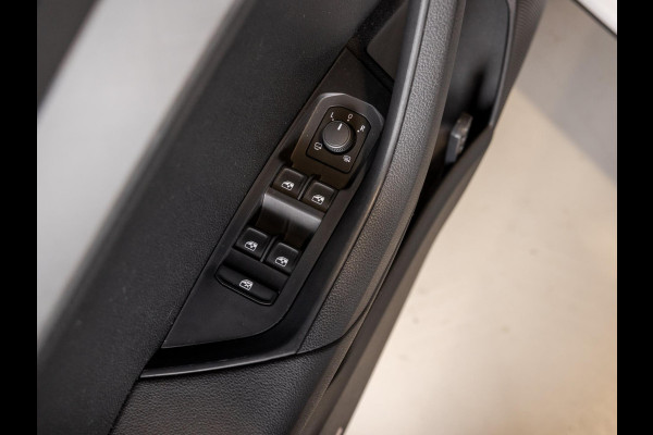 Škoda Karoq 1.5 TSI ACT Business Edition / 150pk / Achteruitrij camera / Stoelverwarming / Adaptieve cruise control /