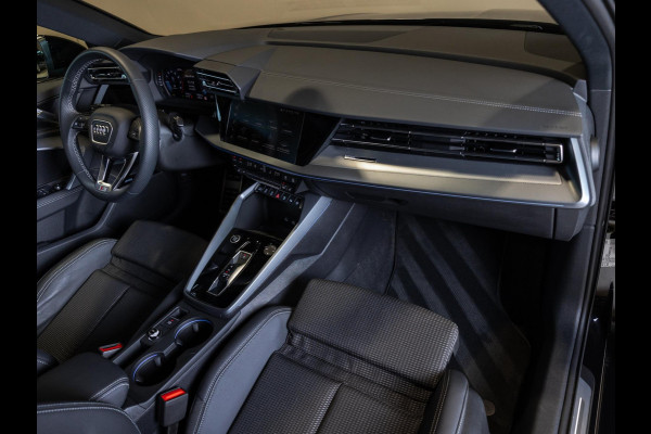 Audi A3 Sportback 35 TFSI S edition / 150pk / Panorama dak / Sonos / Achteruitrij camera / Audi A3 Sportback 35 TFSI S edition / 150pk / Panorama dak / Sonos / Achteruitrij camera /