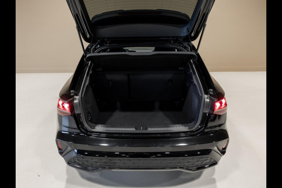 Audi A3 Sportback 35 TFSI S edition / 150pk / Panorama dak / Sonos / Achteruitrij camera / Audi A3 Sportback 35 TFSI S edition / 150pk / Panorama dak / Sonos / Achteruitrij camera /