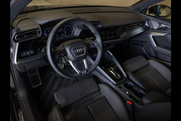 Audi A3 Sportback 35 TFSI S edition / 150pk / Panorama dak / Sonos / Achteruitrij camera / Audi A3 Sportback 35 TFSI S edition / 150pk / Panorama dak / Sonos / Achteruitrij camera /