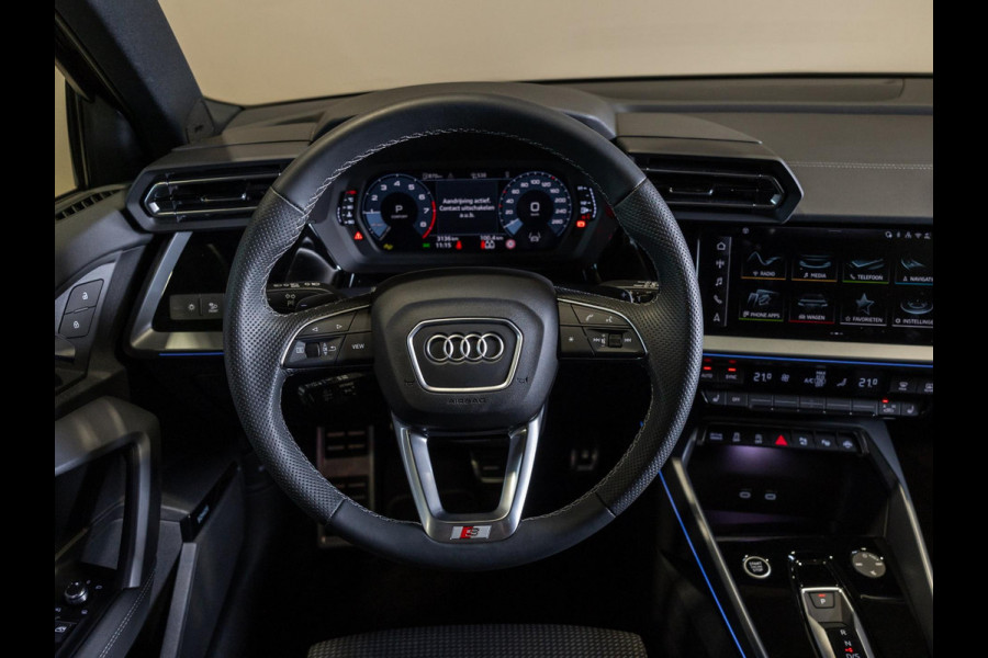 Audi A3 Sportback 35 TFSI S edition / 150pk / Panorama dak / Sonos / Achteruitrij camera / Audi A3 Sportback 35 TFSI S edition / 150pk / Panorama dak / Sonos / Achteruitrij camera /