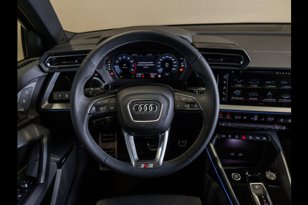 Audi A3 Sportback 35 TFSI S edition / 150pk / Panorama dak / Sonos / Achteruitrij camera / Audi A3 Sportback 35 TFSI S edition / 150pk / Panorama dak / Sonos / Achteruitrij camera /