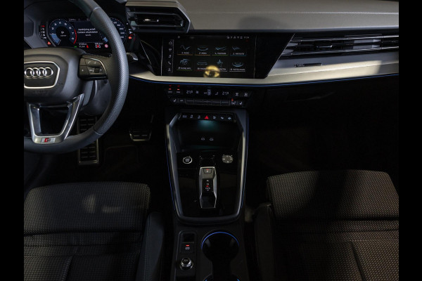 Audi A3 Sportback 35 TFSI S edition / 150pk / Panorama dak / Sonos / Achteruitrij camera / Audi A3 Sportback 35 TFSI S edition / 150pk / Panorama dak / Sonos / Achteruitrij camera /