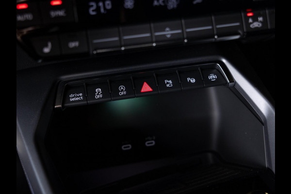 Audi A3 Sportback 35 TFSI S edition / 150pk / Panorama dak / Sonos / Achteruitrij camera / Audi A3 Sportback 35 TFSI S edition / 150pk / Panorama dak / Sonos / Achteruitrij camera /