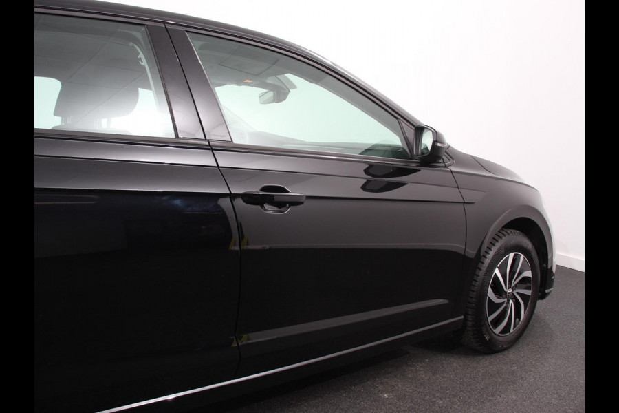 Volkswagen Polo 1.0 TSI Life | Navigatie | Digitale Cockpit | Airco | Parkeer sensoren V+A | LED | Lichtmetalen Velgen