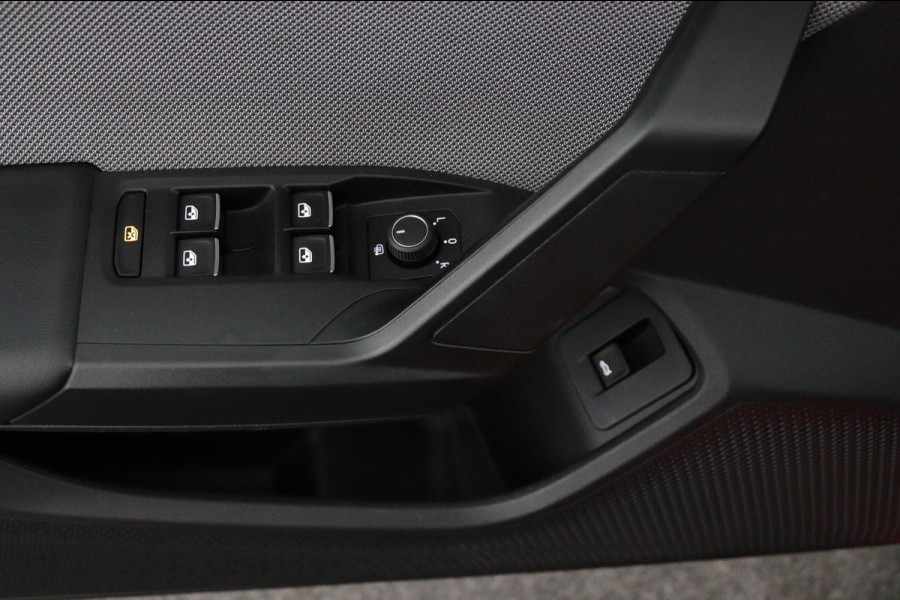 Seat Leon Sportstourer 1.5 eTSI Style Launch*AUTOM.*ACC*HAAK*ECC*CARPLAY* Seat Leon Sportstourer 1.5 eTSI Style Launch*AUTOM.*ACC*HAAK*ECC*CARPLAY*