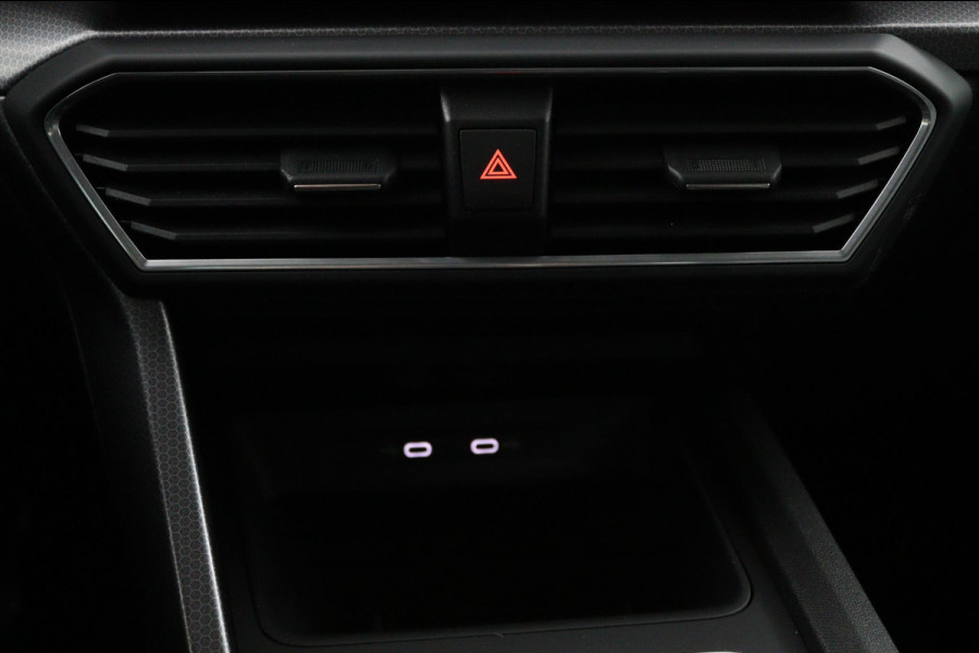 Seat Leon Sportstourer 1.5 eTSI Style Launch*AUTOM.*ACC*HAAK*ECC*CARPLAY* Seat Leon Sportstourer 1.5 eTSI Style Launch*AUTOM.*ACC*HAAK*ECC*CARPLAY*