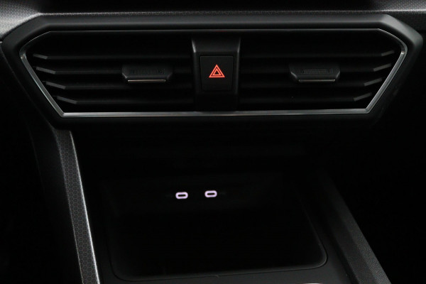 Seat Leon Sportstourer 1.5 eTSI Style Launch*AUTOM.*ACC*HAAK*ECC*CARPLAY* Seat Leon Sportstourer 1.5 eTSI Style Launch*AUTOM.*ACC*HAAK*ECC*CARPLAY*