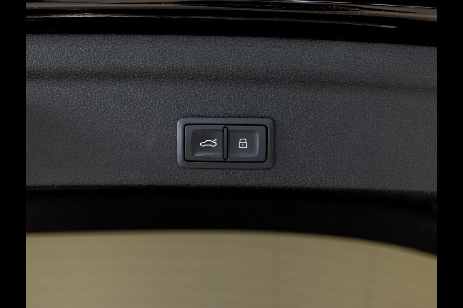 Audi Q3 Sportback 45 TFSI quattro 2x S-Line / 230pk / Panorama dak / Keyless / B&O / Stoelverwarming / Audi Q3 Sportback 45 TFSI quattro 2x S-Line / 230pk / Panorama dak / Keyless / B&O / Stoelverwarming /