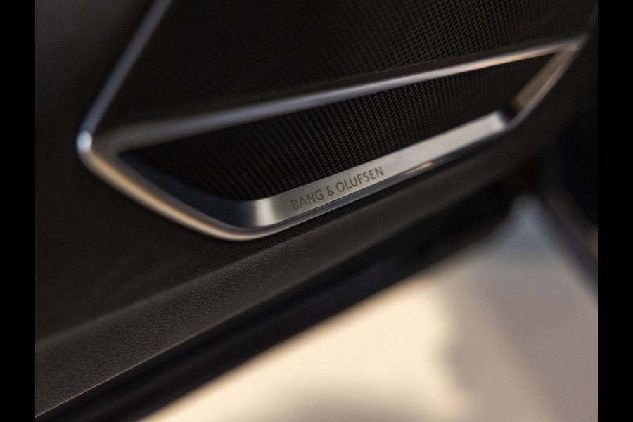 Audi Q3 Sportback 45 TFSI quattro 2x S-Line / 230pk / Panorama dak / Keyless / B&O / Stoelverwarming / Audi Q3 Sportback 45 TFSI quattro 2x S-Line / 230pk / Panorama dak / Keyless / B&O / Stoelverwarming /