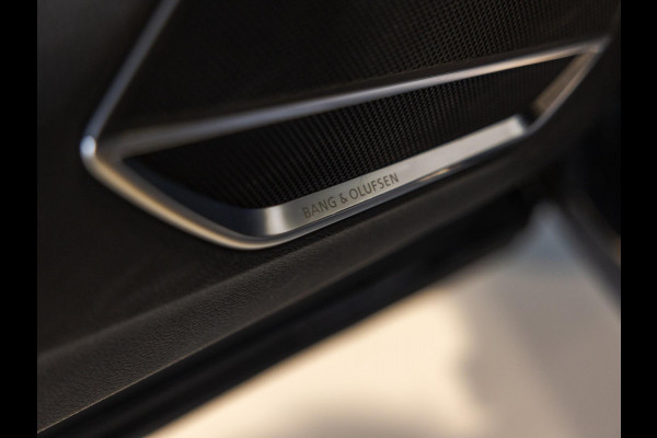 Audi Q3 Sportback 45 TFSI quattro 2x S-Line / 230pk / Panorama dak / Keyless / B&O / Stoelverwarming / Audi Q3 Sportback 45 TFSI quattro 2x S-Line / 230pk / Panorama dak / Keyless / B&O / Stoelverwarming /