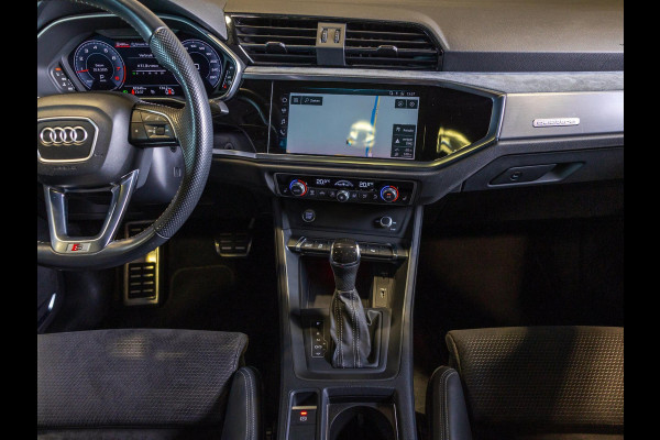 Audi Q3 Sportback 45 TFSI quattro 2x S-Line / 230pk / Panorama dak / Keyless / B&O / Stoelverwarming / Audi Q3 Sportback 45 TFSI quattro 2x S-Line / 230pk / Panorama dak / Keyless / B&O / Stoelverwarming /