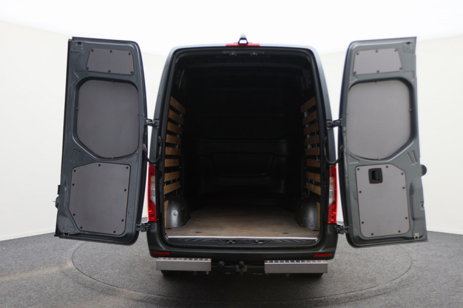 Mercedes-Benz Sprinter 316 CDI L2H2 Automaat DC 6-Zits, Airco, Cruise, Camera, Apple Carplay, Sidebars, Trekhaak 3500KG