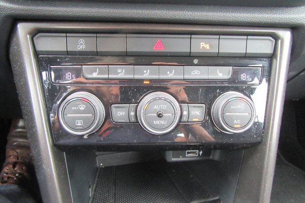 Volkswagen T-Roc 1.0 TSI Style Business, Navigatie, Trekhaak