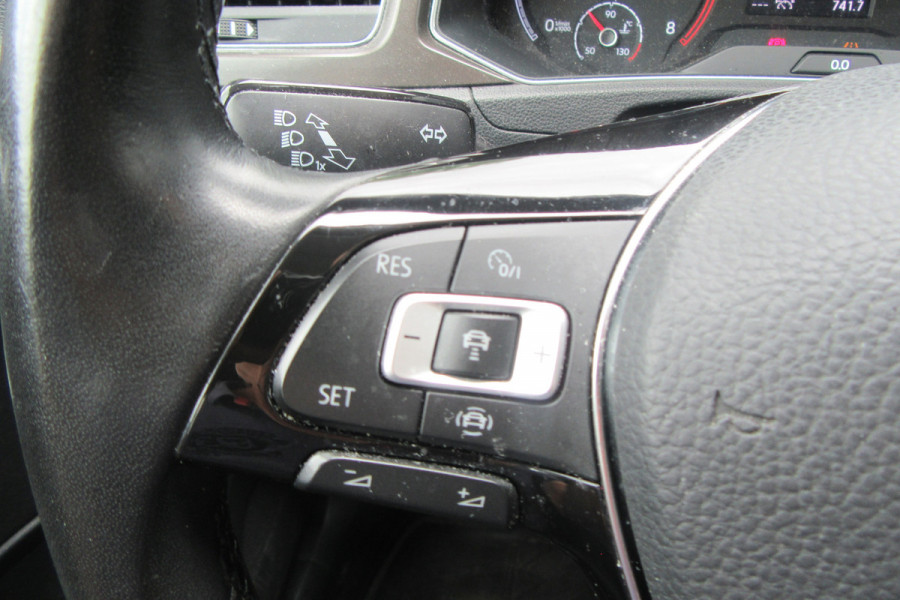 Volkswagen T-Roc 1.0 TSI Style Business, Navigatie, Trekhaak