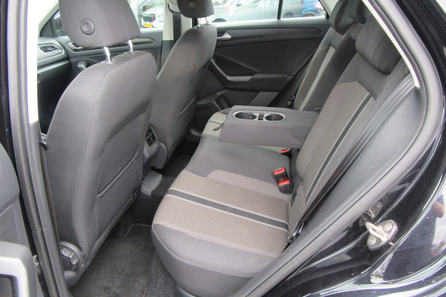 Volkswagen T-Roc 1.0 TSI Style Business, Navigatie, Trekhaak