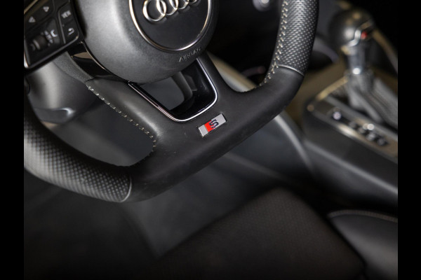 Audi A3 Sportback 35 TFSI CoD 2x S-Line / 150pk / Automatische klimaatregeling / Stoelverwarming / Afgevlakt stuurwiel /