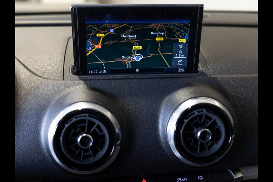 Audi A3 Sportback 35 TFSI CoD 2x S-Line / 150pk / Automatische klimaatregeling / Stoelverwarming / Afgevlakt stuurwiel /