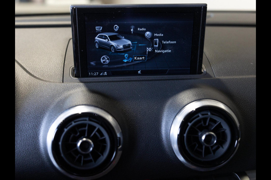 Audi A3 Sportback 35 TFSI CoD 2x S-Line / 150pk / Automatische klimaatregeling / Stoelverwarming / Afgevlakt stuurwiel /