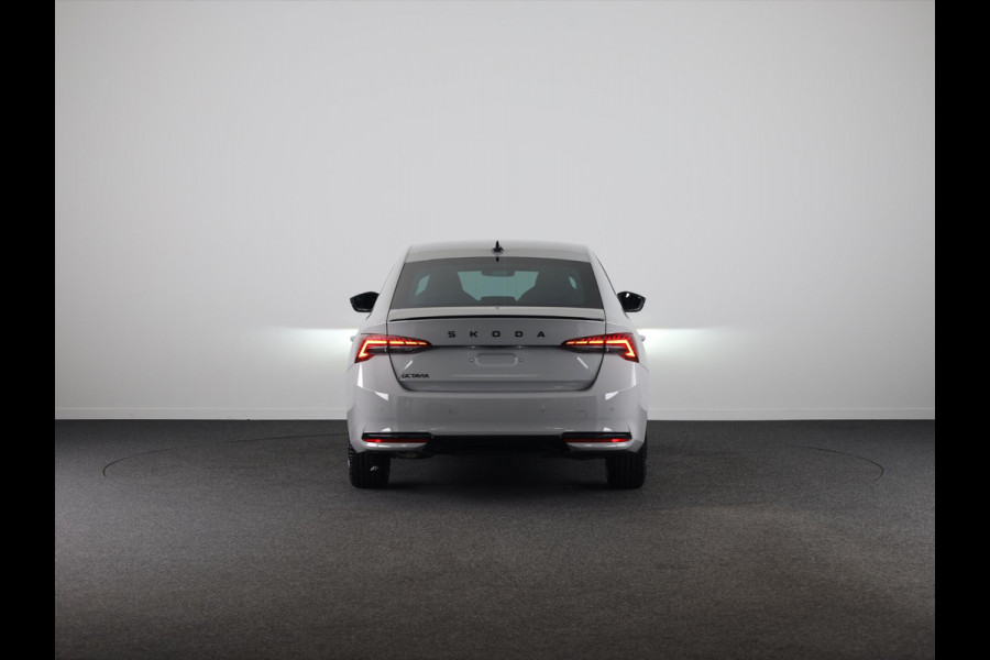 Škoda Octavia Sportline Tour m-HEV 1.5 TSI 150 pk 7 versn. DSG | Navigatie pakket | Soundsystem Canton | Travel Assist | Winter pakket | Trekhaak wegklapbaar | Elektrisch verstelbare voorstoelen | 19 inch lichtmetalen velgen