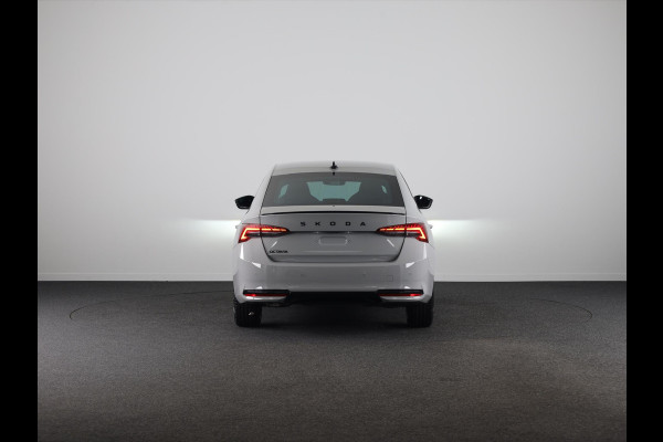 Škoda Octavia Sportline Tour m-HEV 1.5 TSI 150 pk 7 versn. DSG | Navigatie pakket | Soundsystem Canton | Travel Assist | Winter pakket | Trekhaak wegklapbaar | Elektrisch verstelbare voorstoelen | 19 inch lichtmetalen velgen