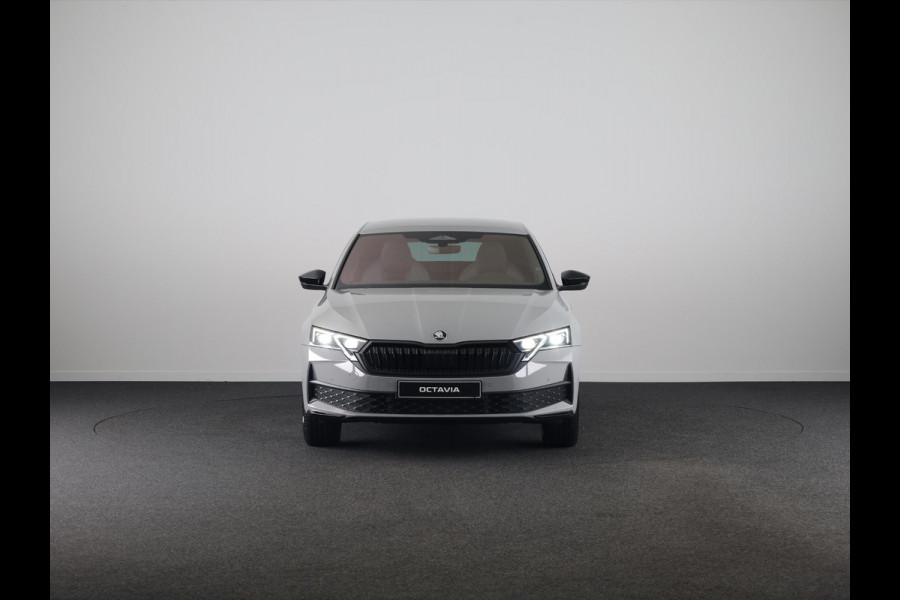 Škoda Octavia Sportline Tour m-HEV 1.5 TSI 150 pk 7 versn. DSG | Navigatie pakket | Soundsystem Canton | Travel Assist | Winter pakket | Trekhaak wegklapbaar | Elektrisch verstelbare voorstoelen | 19 inch lichtmetalen velgen