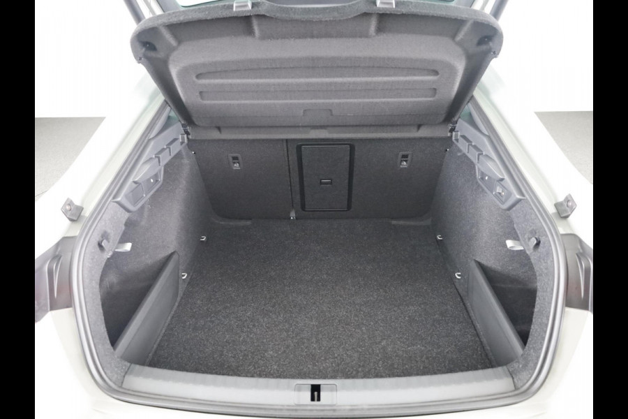 Škoda Octavia Sportline Tour m-HEV 1.5 TSI 150 pk 7 versn. DSG | Navigatie pakket | Soundsystem Canton | Travel Assist | Winter pakket | Trekhaak wegklapbaar | Elektrisch verstelbare voorstoelen | 19 inch lichtmetalen velgen