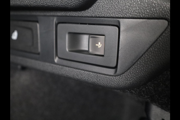 Škoda Octavia Sportline Tour m-HEV 1.5 TSI 150 pk 7 versn. DSG | Navigatie pakket | Soundsystem Canton | Travel Assist | Winter pakket | Trekhaak wegklapbaar | Elektrisch verstelbare voorstoelen | 19 inch lichtmetalen velgen