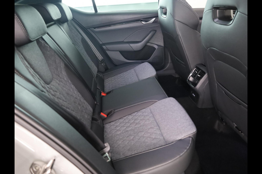 Škoda Octavia Sportline Tour m-HEV 1.5 TSI 150 pk 7 versn. DSG | Navigatie pakket | Soundsystem Canton | Travel Assist | Winter pakket | Trekhaak wegklapbaar | Elektrisch verstelbare voorstoelen | 19 inch lichtmetalen velgen