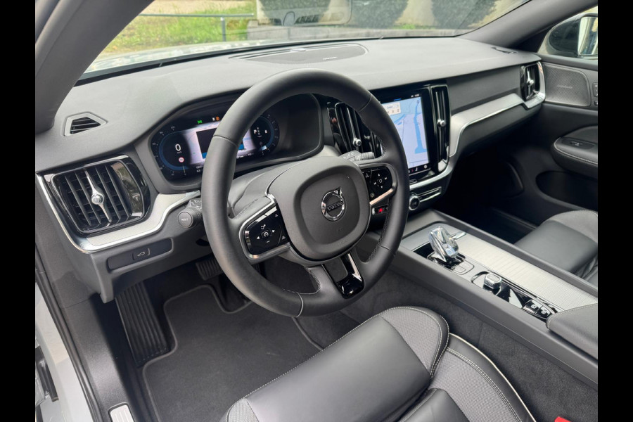 Volvo V60 2.0 B4 Plus Dark, HARMAN/KARDON, LEDER, Elektrische stoelen met geheugen . Een proefrit levert het bewijs. Neem contact op en we maken een afspraak!