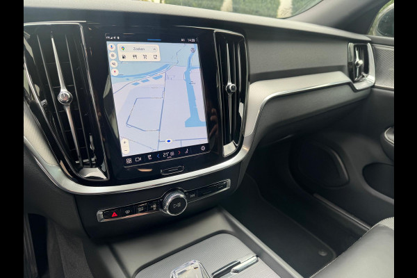 Volvo V60 2.0 B4 Plus Dark, HARMAN/KARDON, LEDER, Elektrische stoelen met geheugen . Een proefrit levert het bewijs. Neem contact op en we maken een afspraak!