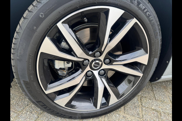 Volvo V60 2.0 B4 Plus Dark, HARMAN/KARDON, LEDER, Elektrische stoelen met geheugen . Een proefrit levert het bewijs. Neem contact op en we maken een afspraak!