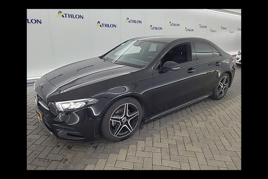 Mercedes-Benz A-Klasse 180 Aut. Business Sol. AMG | Trekhaak | Navi | Camera | Sfeer Verlichting |