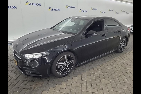 Mercedes-Benz A-Klasse 180 Aut. Business Sol. AMG | Trekhaak | Navi | Camera | Sfeer Verlichting |