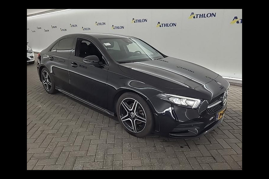 Mercedes-Benz A-Klasse 180 Aut. Business Sol. AMG | Trekhaak | Navi | Camera | Sfeer Verlichting |