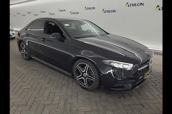 Mercedes-Benz A-Klasse 180 Aut. Business Sol. AMG | Trekhaak | Navi | Camera | Sfeer Verlichting |